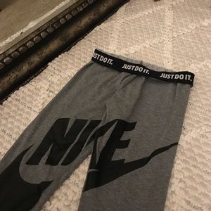 Nike leggings heather gray with black logo